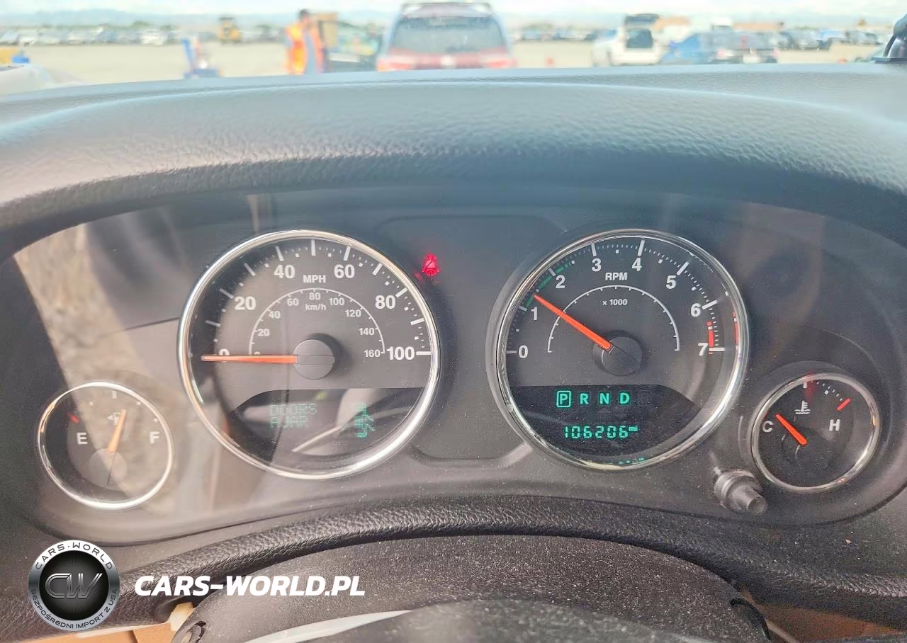 2017 Jeep Wrangler Unlimited Sahara VIN:1C4BJWEGXHL690591 - 9