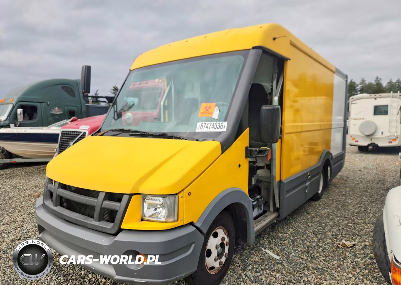 2017 Isuzu Reach Delivery Van