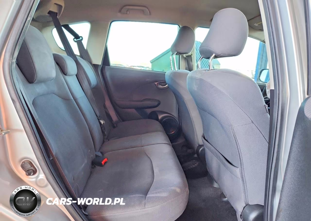2012 Honda Fit VIN:JHMGE8H37CC000110 - 10