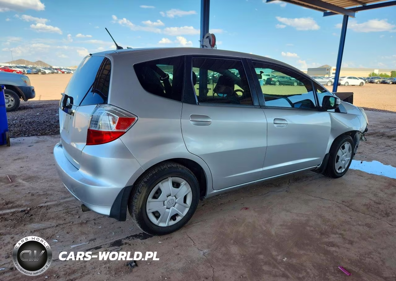 2012 Honda Fit VIN:JHMGE8H37CC000110 - 3