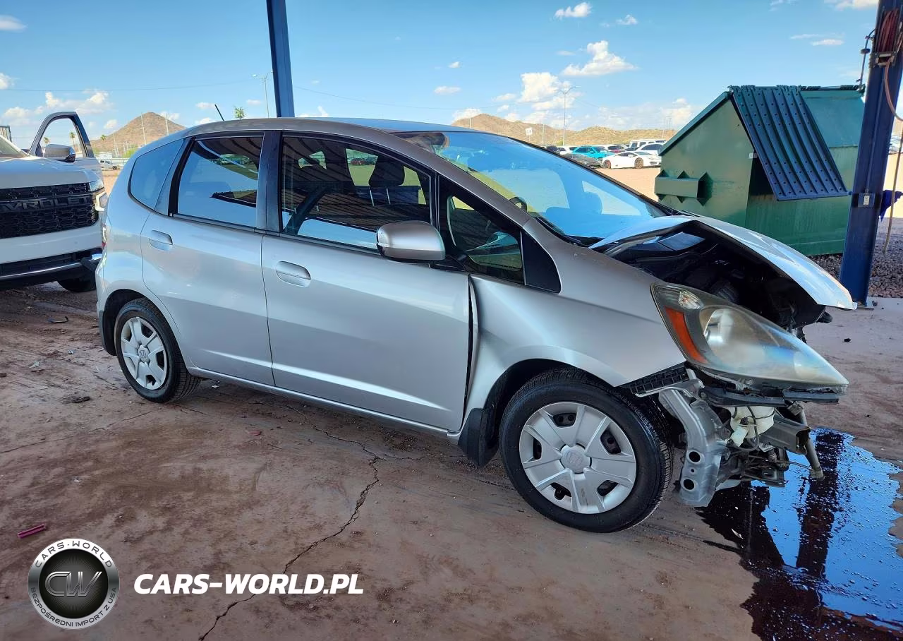 2012 Honda Fit VIN:JHMGE8H37CC000110 - 4