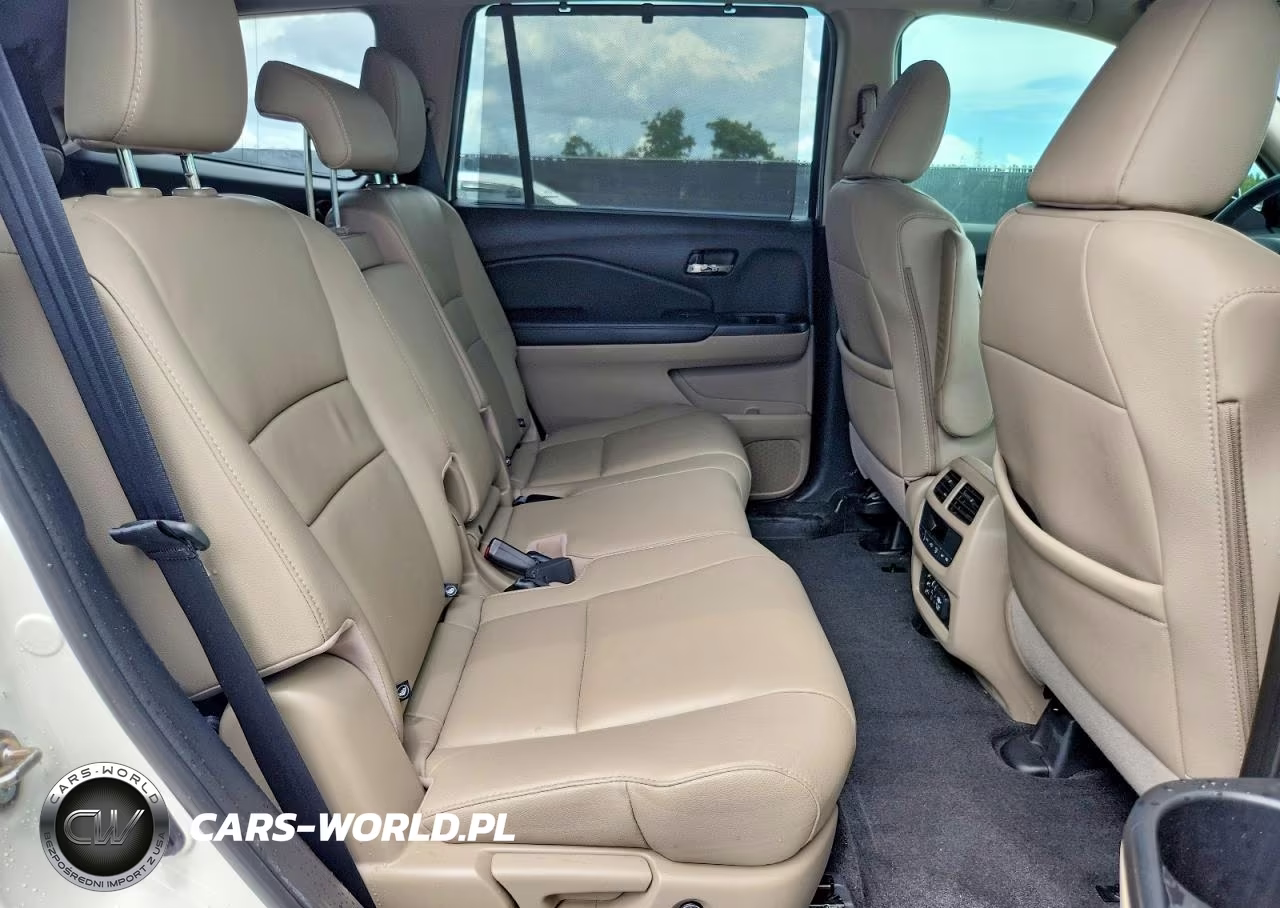 2018 Honda Pilot Touring VIN:5FNYF6H97JB019915 - 11