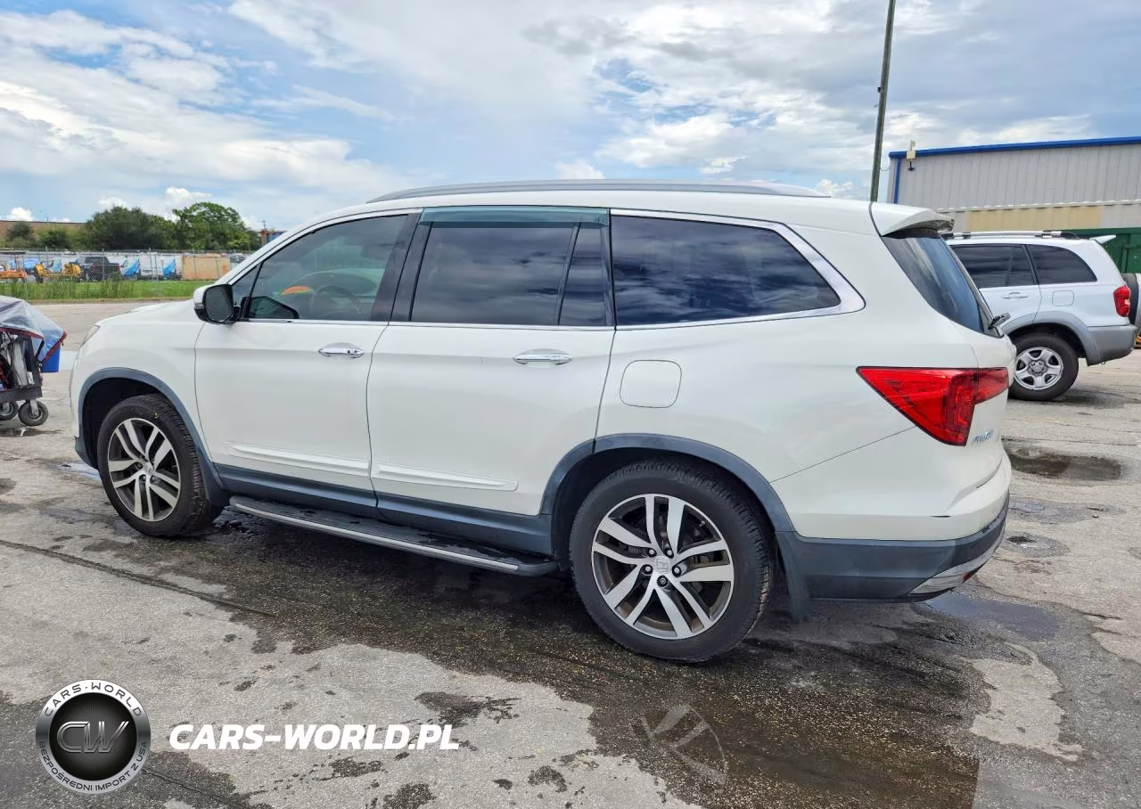 2018 Honda Pilot Touring VIN:5FNYF6H97JB019915 - 2