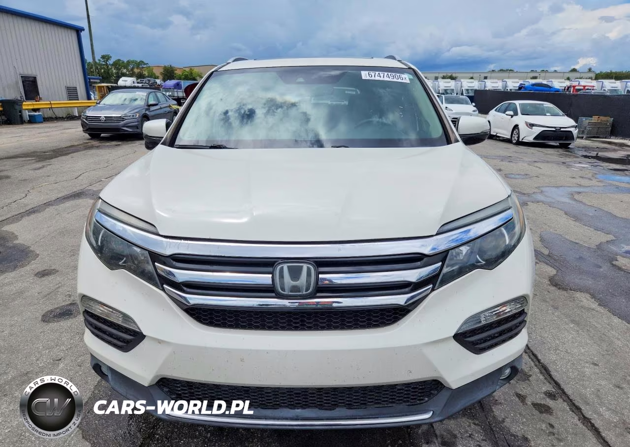 2018 Honda Pilot Touring VIN:5FNYF6H97JB019915 - 5