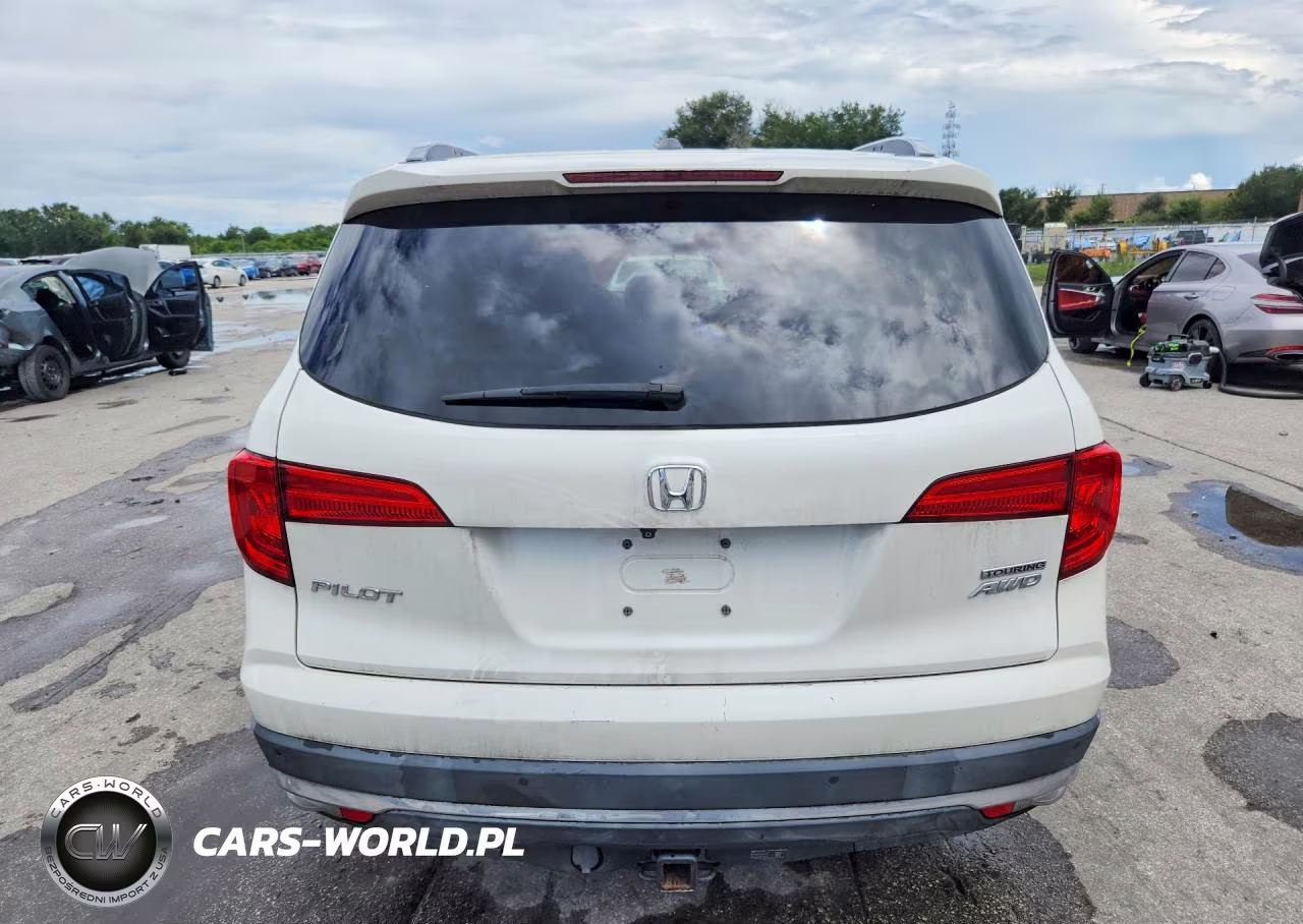 2018 Honda Pilot Touring VIN:5FNYF6H97JB019915 - 6
