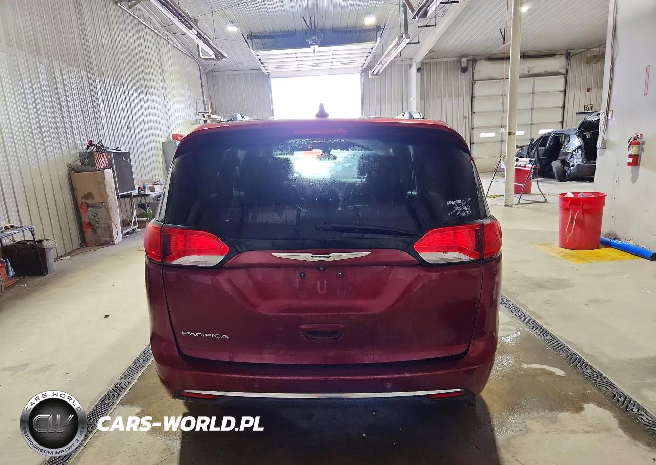 2025 Chrysler Pacifica Hybrid Limited VIN:2C4RC1BG7HR613104 - 6