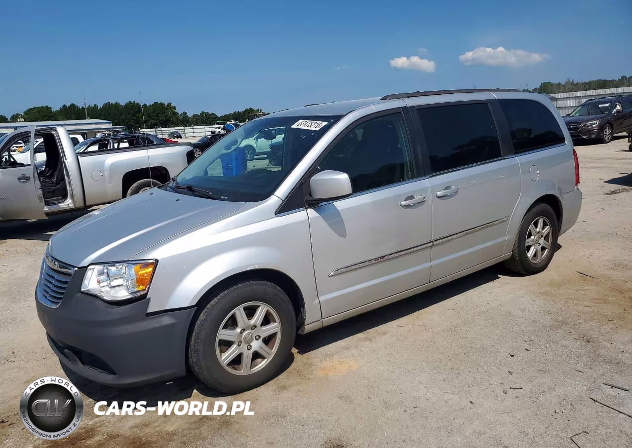 2012 Chrysler Town & Country Touring – zdjęcie 1 z 13