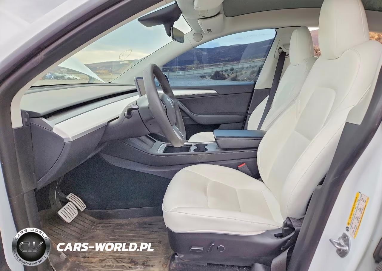 2023 Tesla Model Y VIN:7SAYGDEF4PF690045 - 7