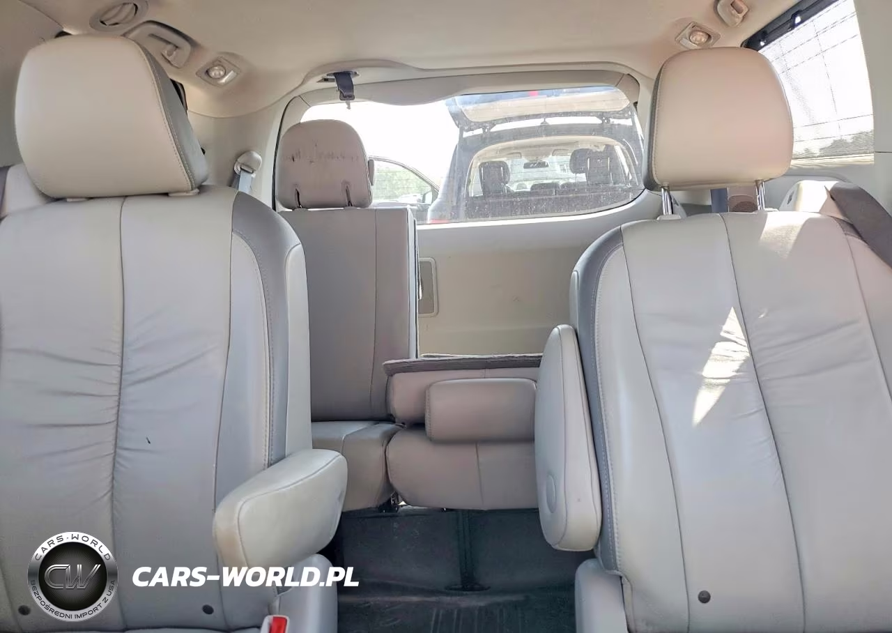 2011 Toyota Sienna Limited 7-Passenger VIN:5TDDK3DC8BS002483 - 10