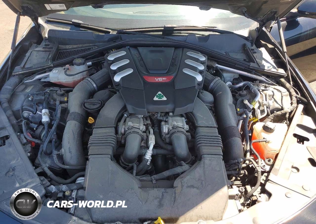 2018 Alfa Romeo Giulia Quadrifoglio VIN:ZARFAEAV6J7578407 - 11