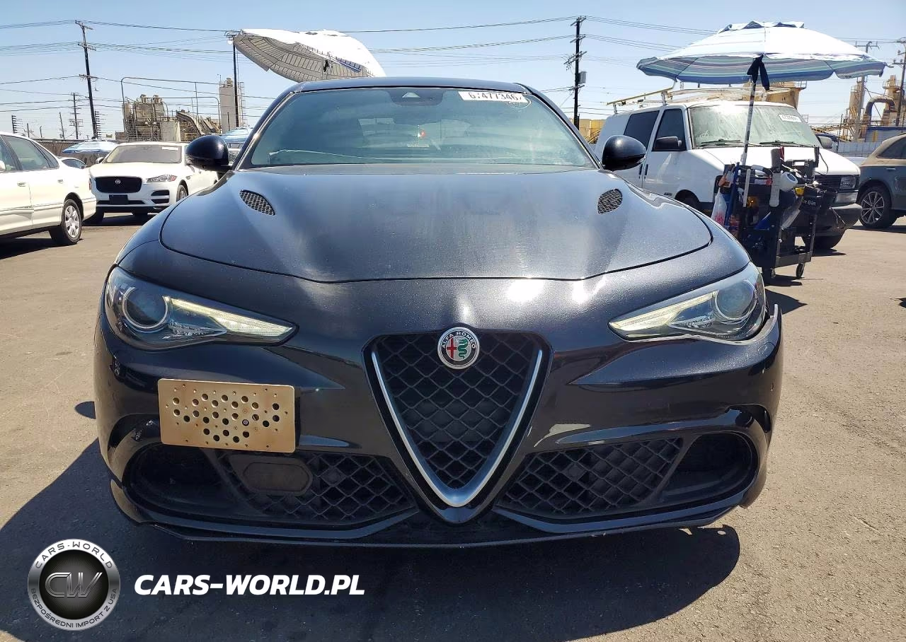 2018 Alfa Romeo Giulia Quadrifoglio VIN:ZARFAEAV6J7578407 - 5