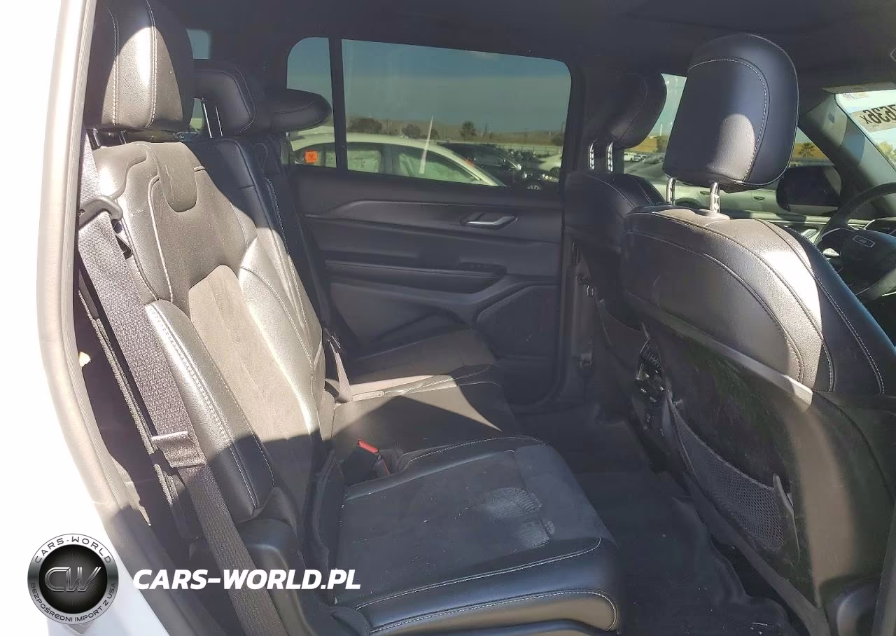 2023 Jeep Grand Cherokee L Laredo VIN:1C4RJKAGXP8831013 - 11