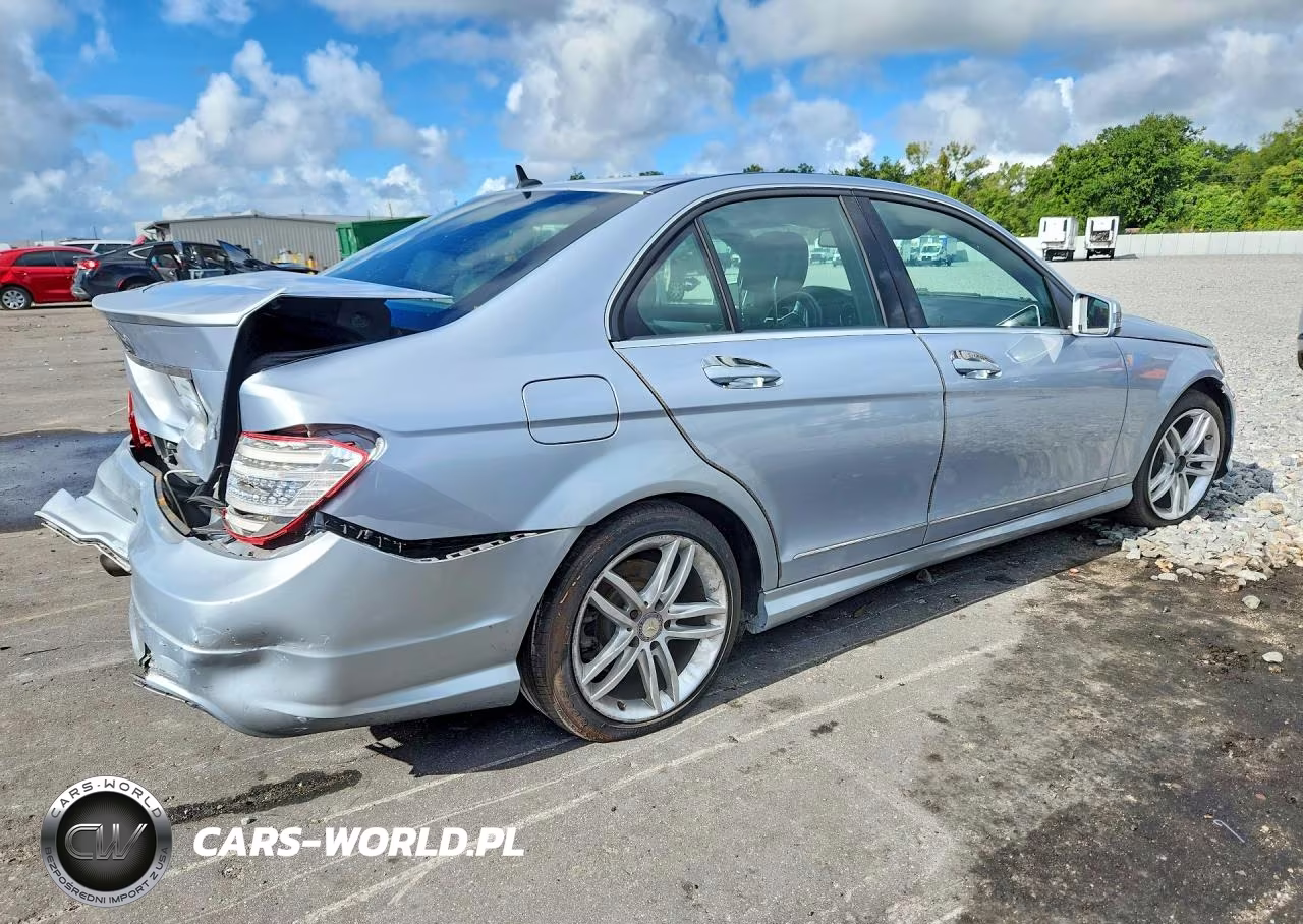 2013 Mercedes-Benz C 250 VIN:WDDGF4HBXDA767645 - 3