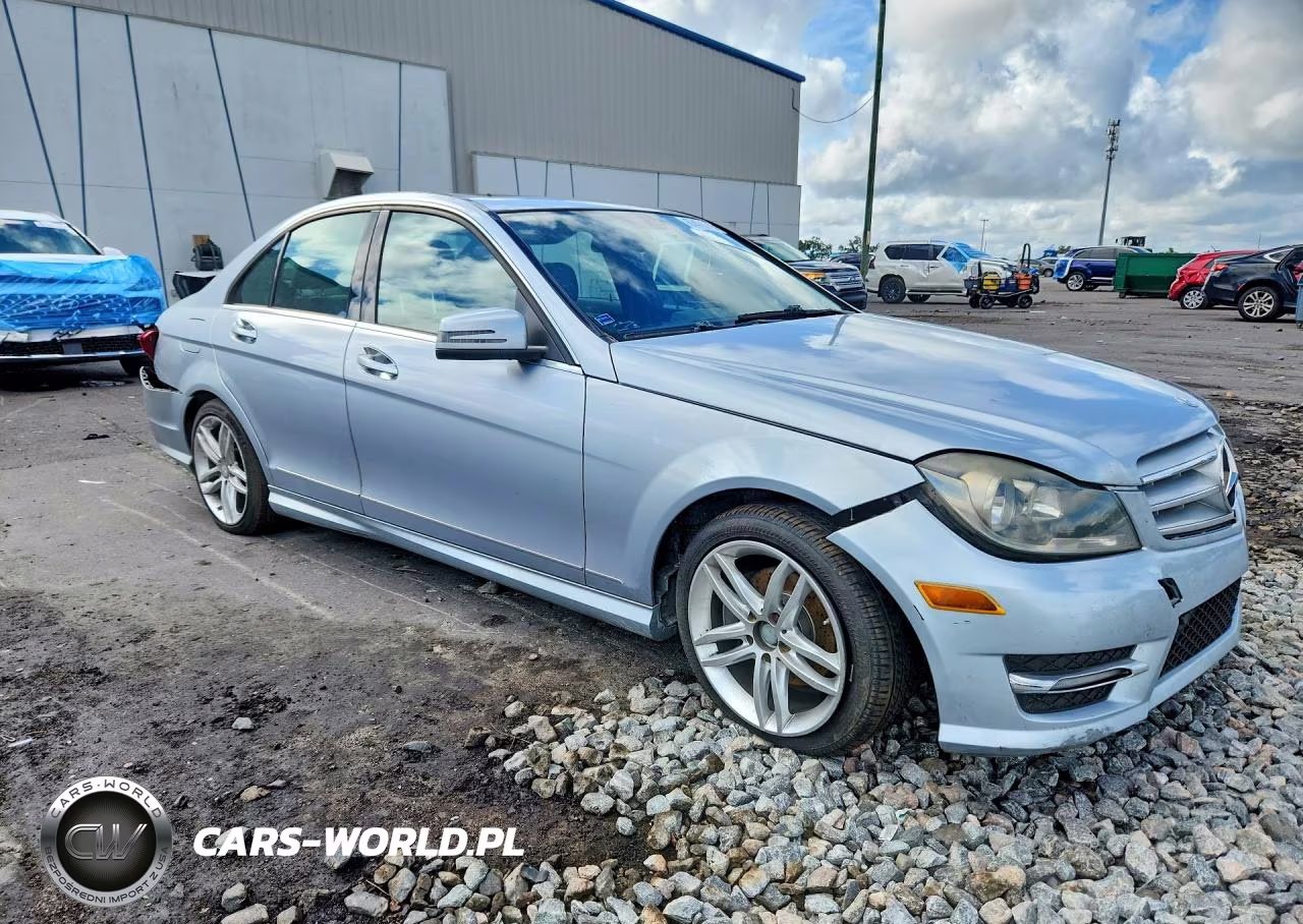2013 Mercedes-Benz C 250 VIN:WDDGF4HBXDA767645 - 4