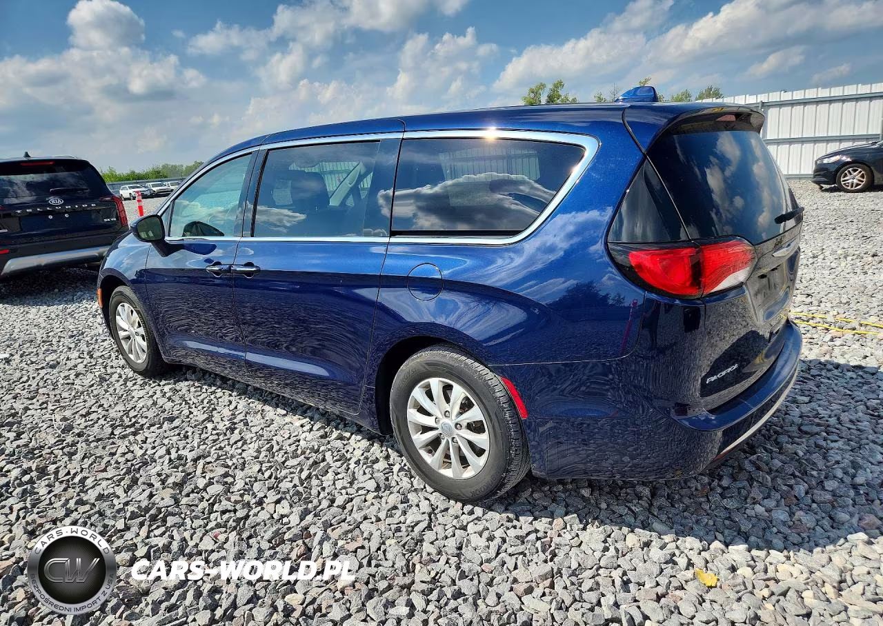 2018 Chrysler Pacifica Touring Plus VIN:2C4RC1FG5JR212182 - 2