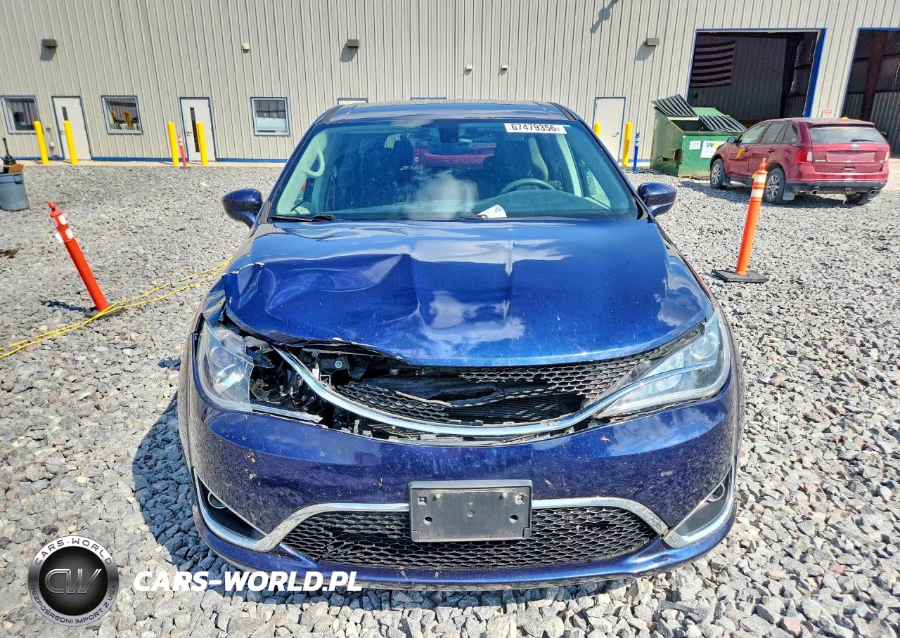 2018 Chrysler Pacifica Touring Plus VIN:2C4RC1FG5JR212182 - 5