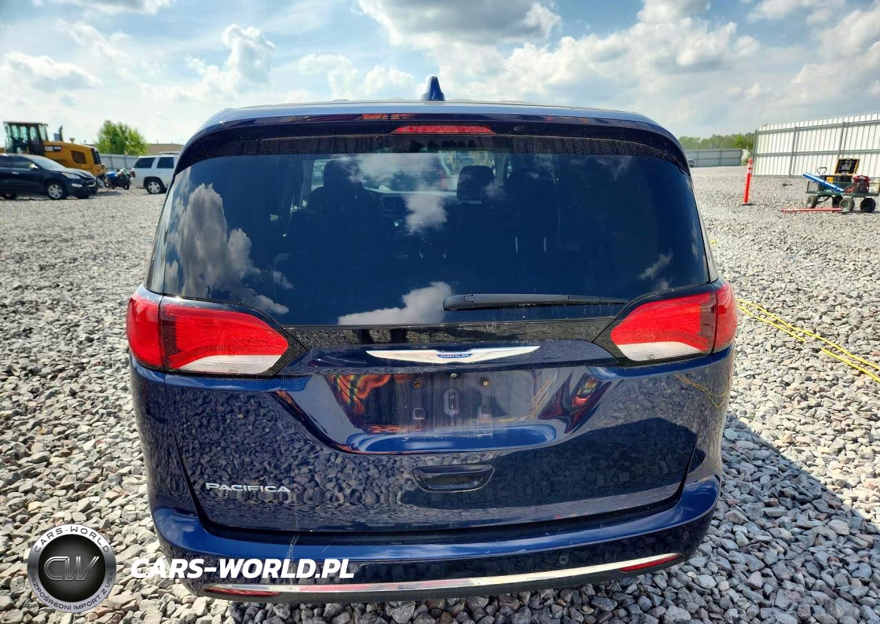 2018 Chrysler Pacifica Touring Plus VIN:2C4RC1FG5JR212182 - 6