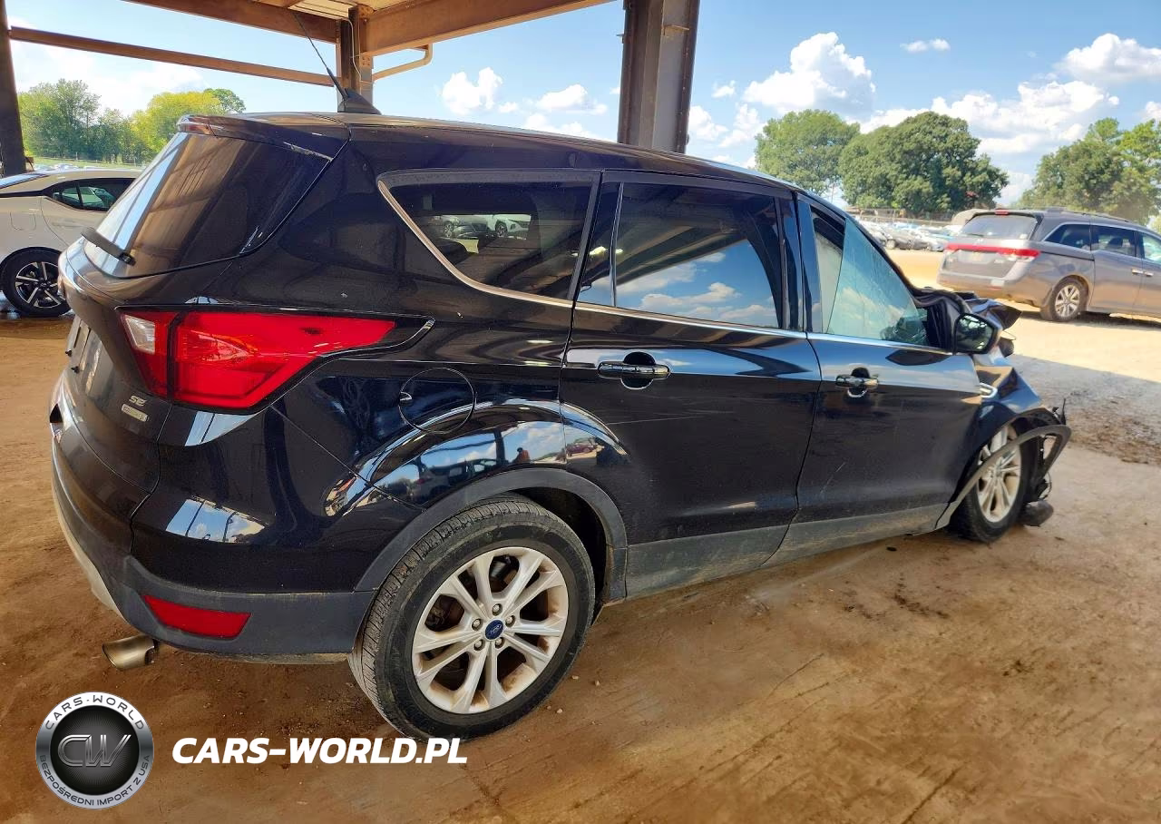 2019 Ford Escape Se VIN:1FMCU0GDXKUC19243 - 3