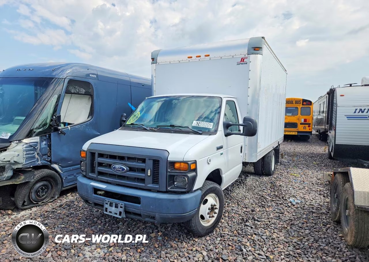 2013 Ford Econoline E350 Super Duty Cutaway Van