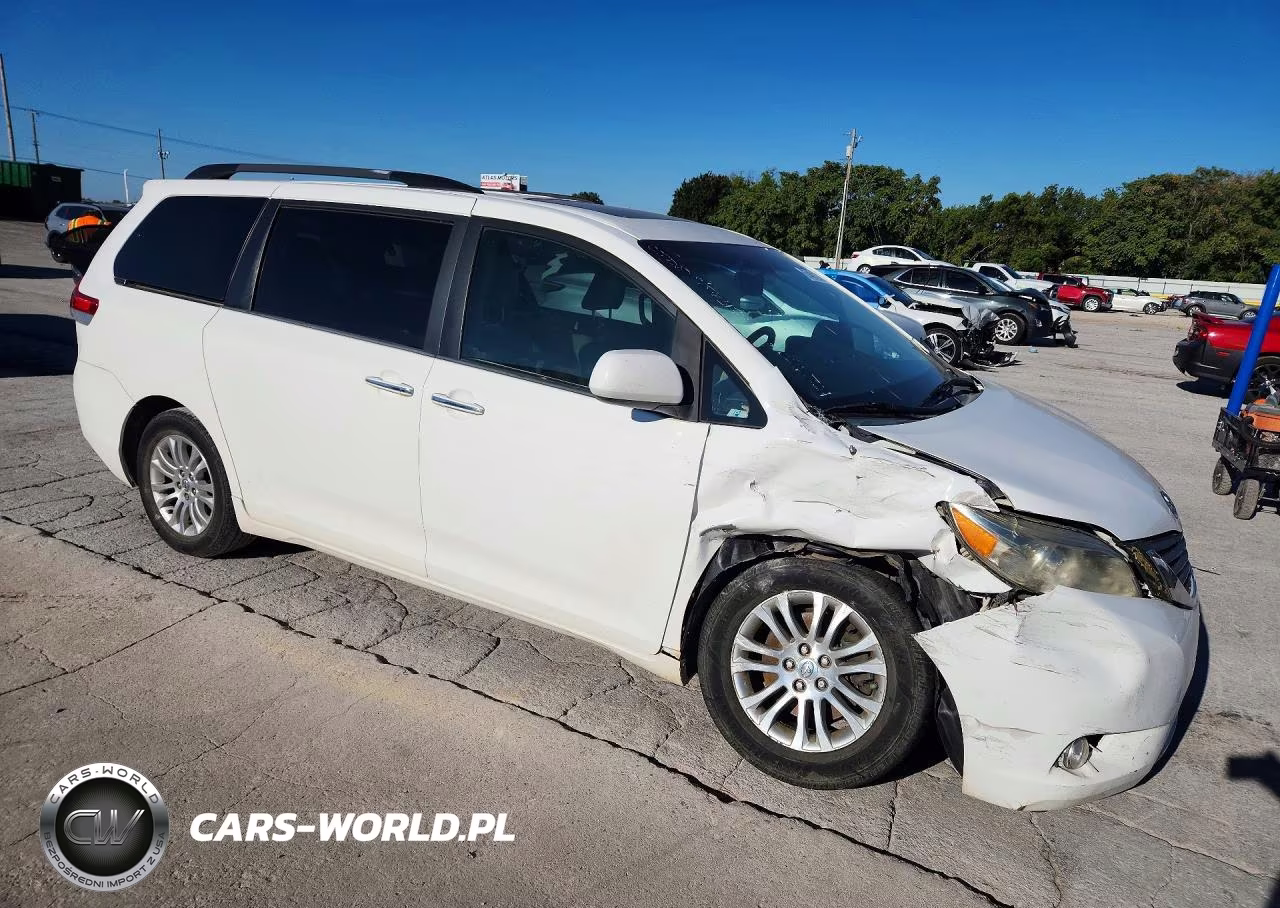 2013 Toyota Sienna Xle 8-Passenger VIN:5TDYK3DC3DS372454 - 4
