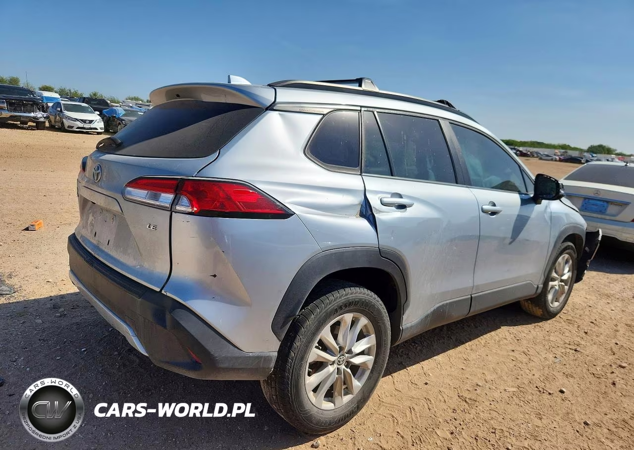 2022 Toyota Corolla Cross Le VIN:7MUCAAAG9NV002593 - 3