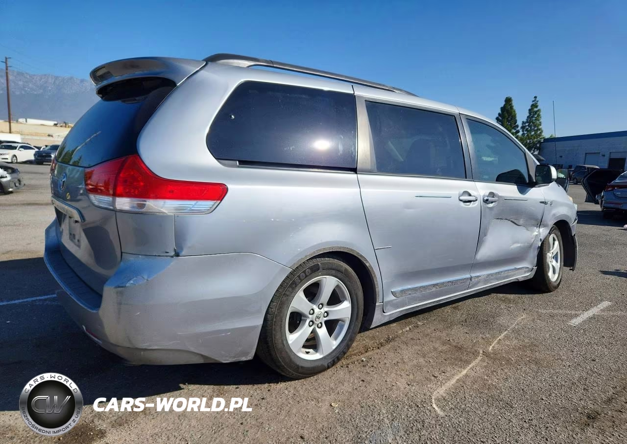 2012 Toyota Sienna Le VIN:5TDKK3DC4CS237231 - 3