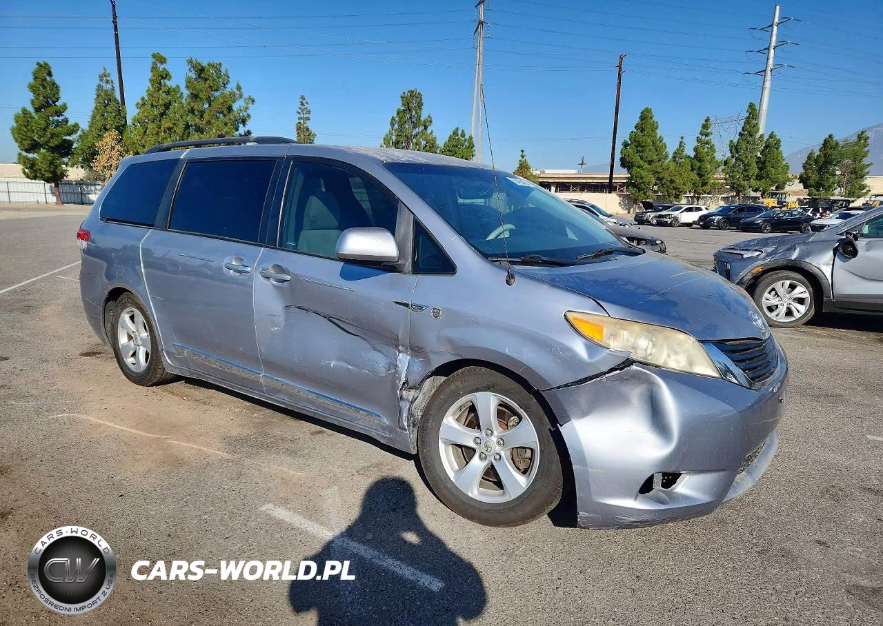 2012 Toyota Sienna Le VIN:5TDKK3DC4CS237231 - 4