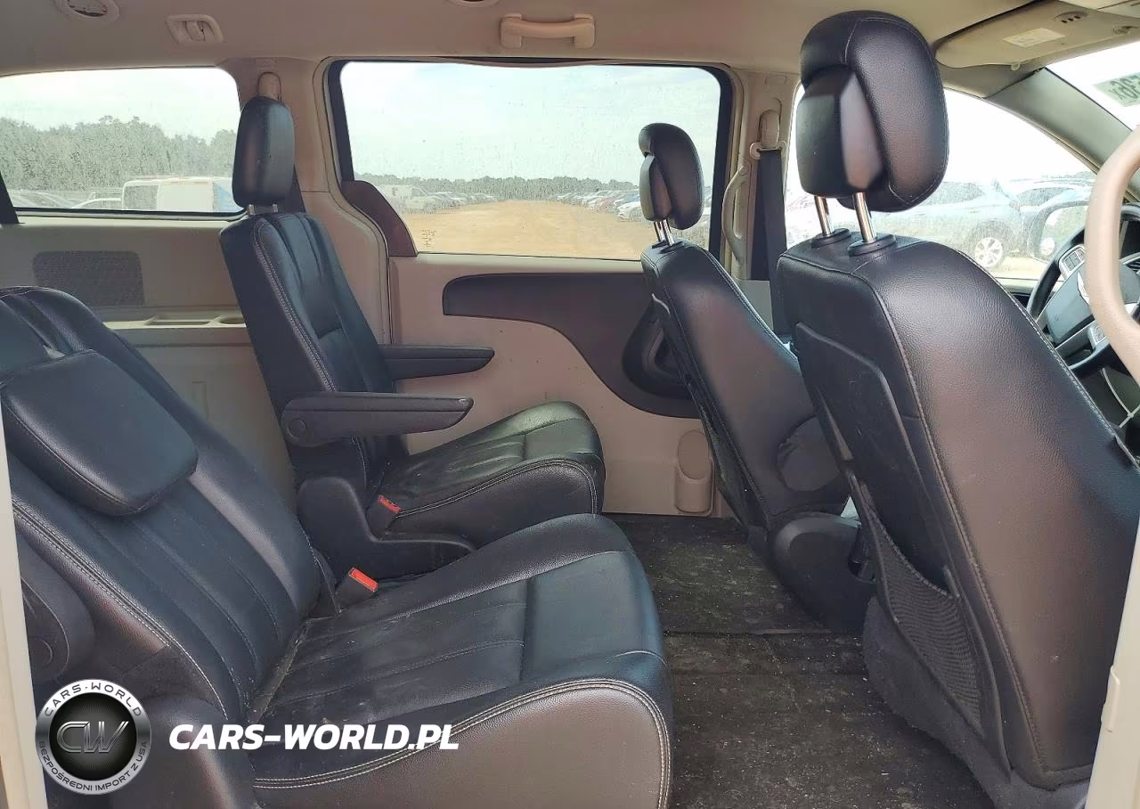 2014 Chrysler Town & Country Touring VIN:2C4RC1BGXER444210 - 11