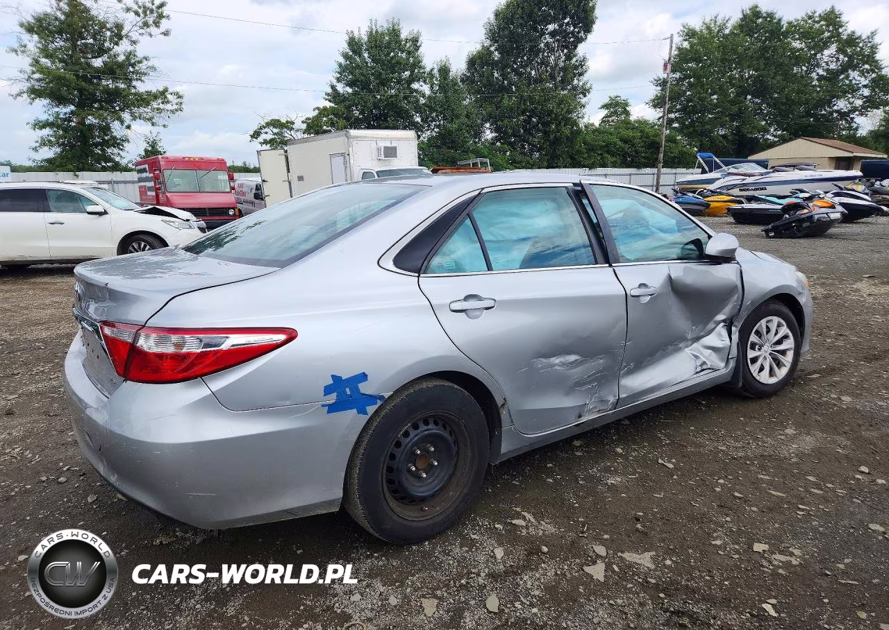 2016 Toyota Camry Le VIN:4T4BF1FK1GR564458 - 3