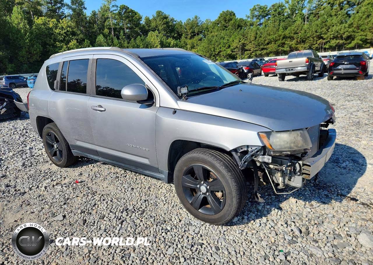 2016 Jeep Compass Latitude VIN:1C4NJDEB5GD663300 - 4