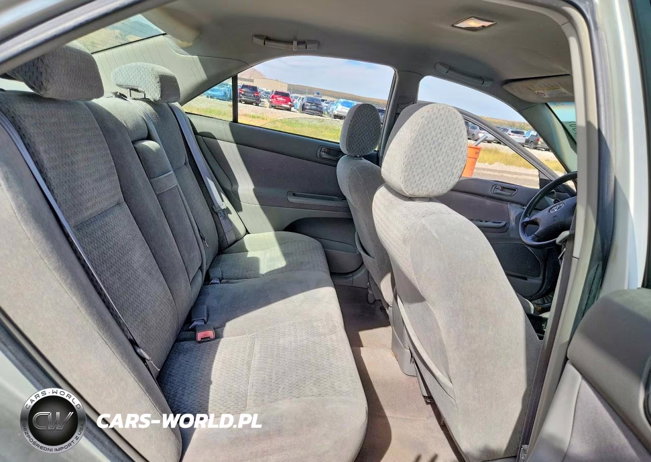 2002 Toyota Camry Le VIN:JTDBE32K320119884 - 10