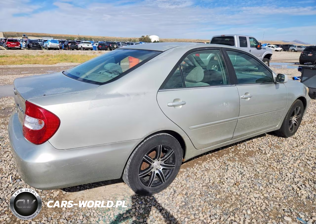 2002 Toyota Camry Le VIN:JTDBE32K320119884 - 3
