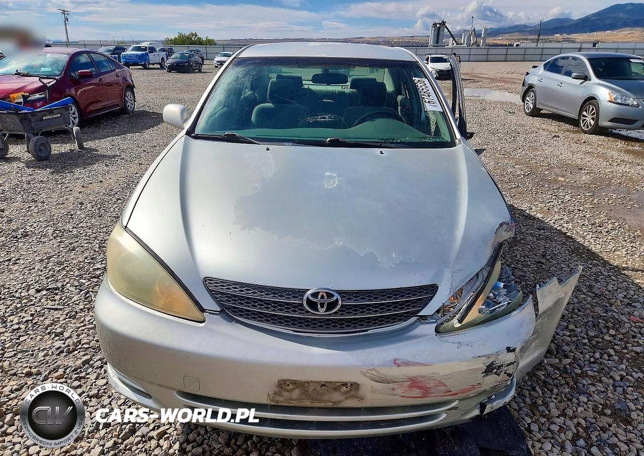 2002 Toyota Camry Le VIN:JTDBE32K320119884 - 5