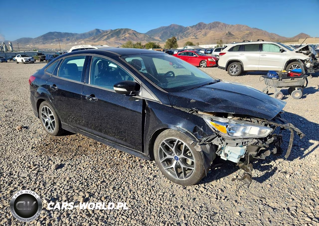 2016 Ford Focus Se VIN:1FADP3F25GL306214 - 4