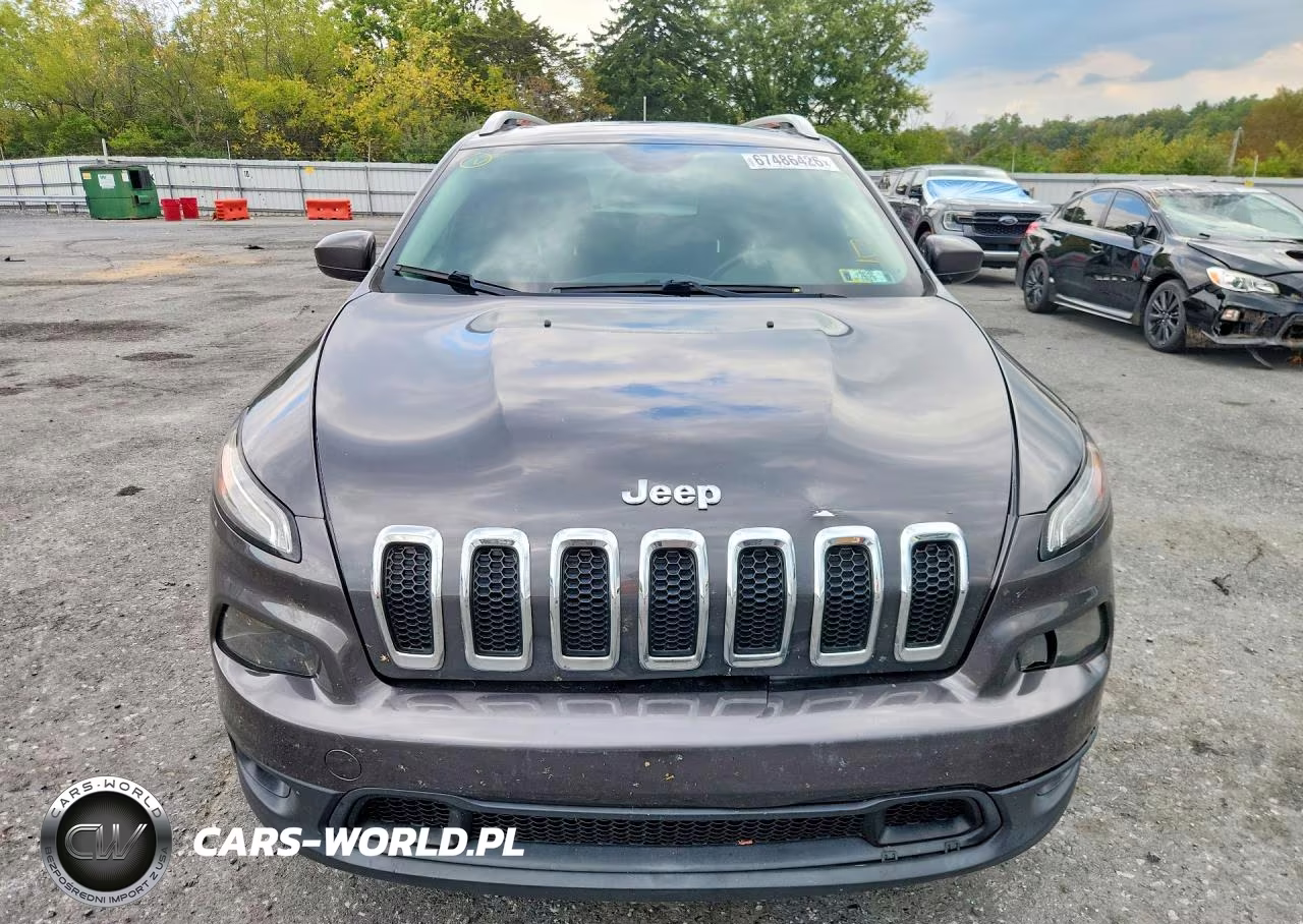 2015 Jeep Cherokee Latitude VIN:1C4PJLCS4FW560281 - 5