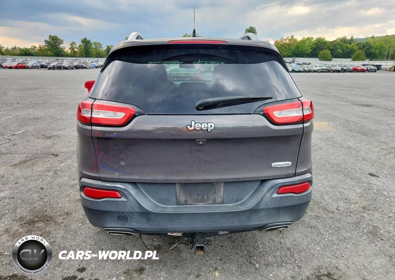2015 Jeep Cherokee Latitude VIN:1C4PJLCS4FW560281 - 6