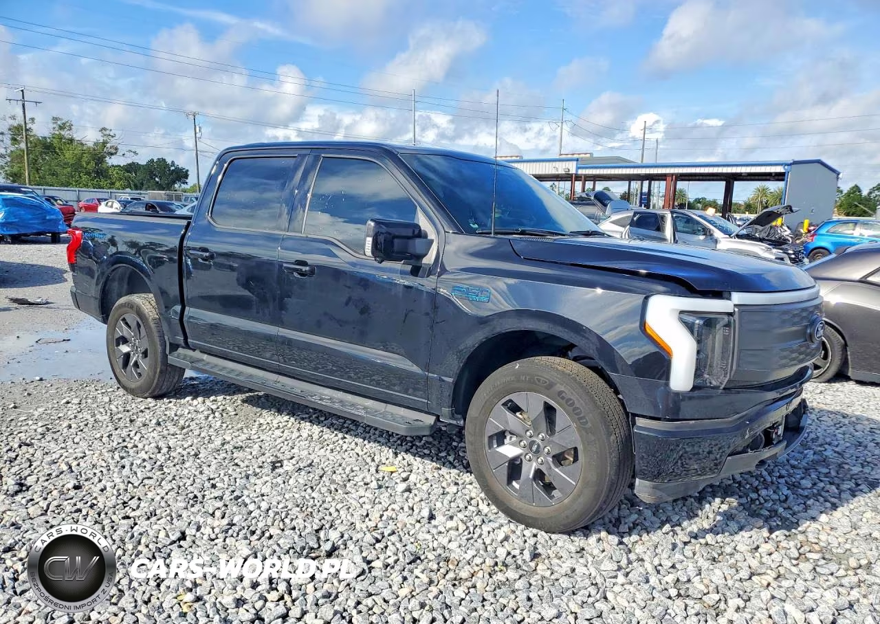 2024 Ford F150 Lightning Lariat VIN:1FT6W5L76RWG08517 - 4