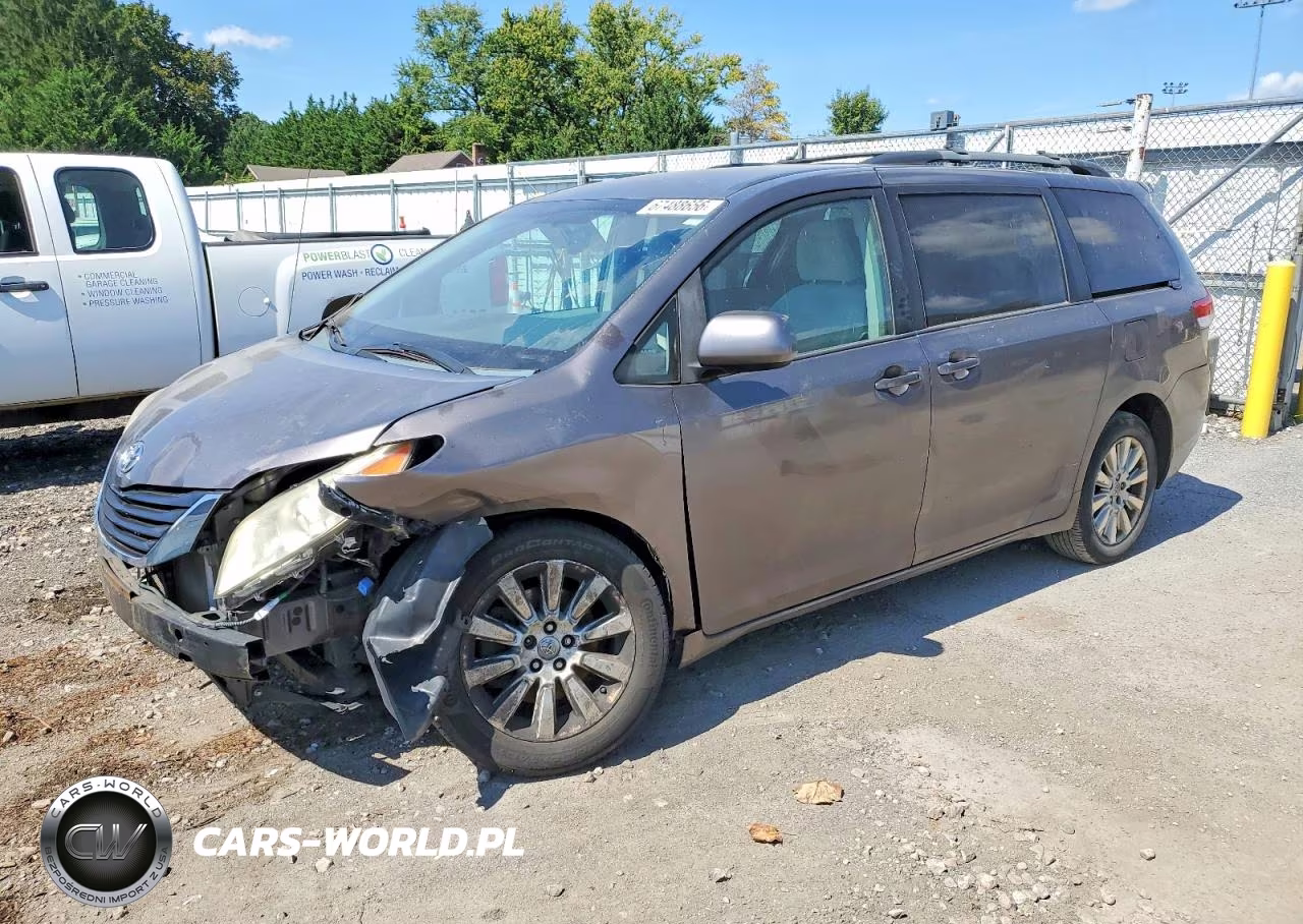 2012 Toyota Sienna Le VIN:5TDJK3DC0CS030167 - 3