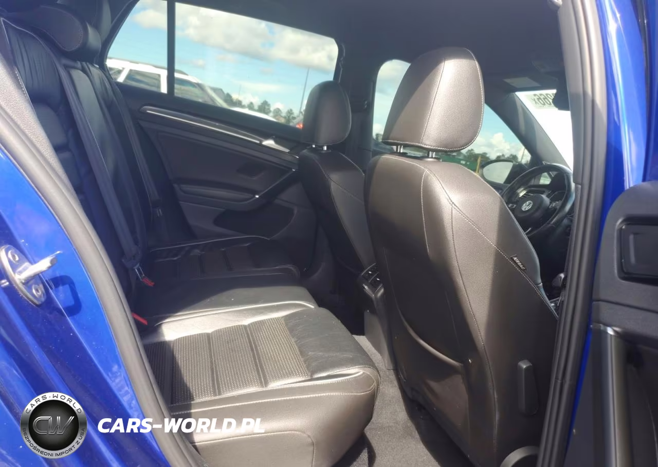 2018 Volkswagen Golf R VIN:WVWWF7AUXJW098200 - 10