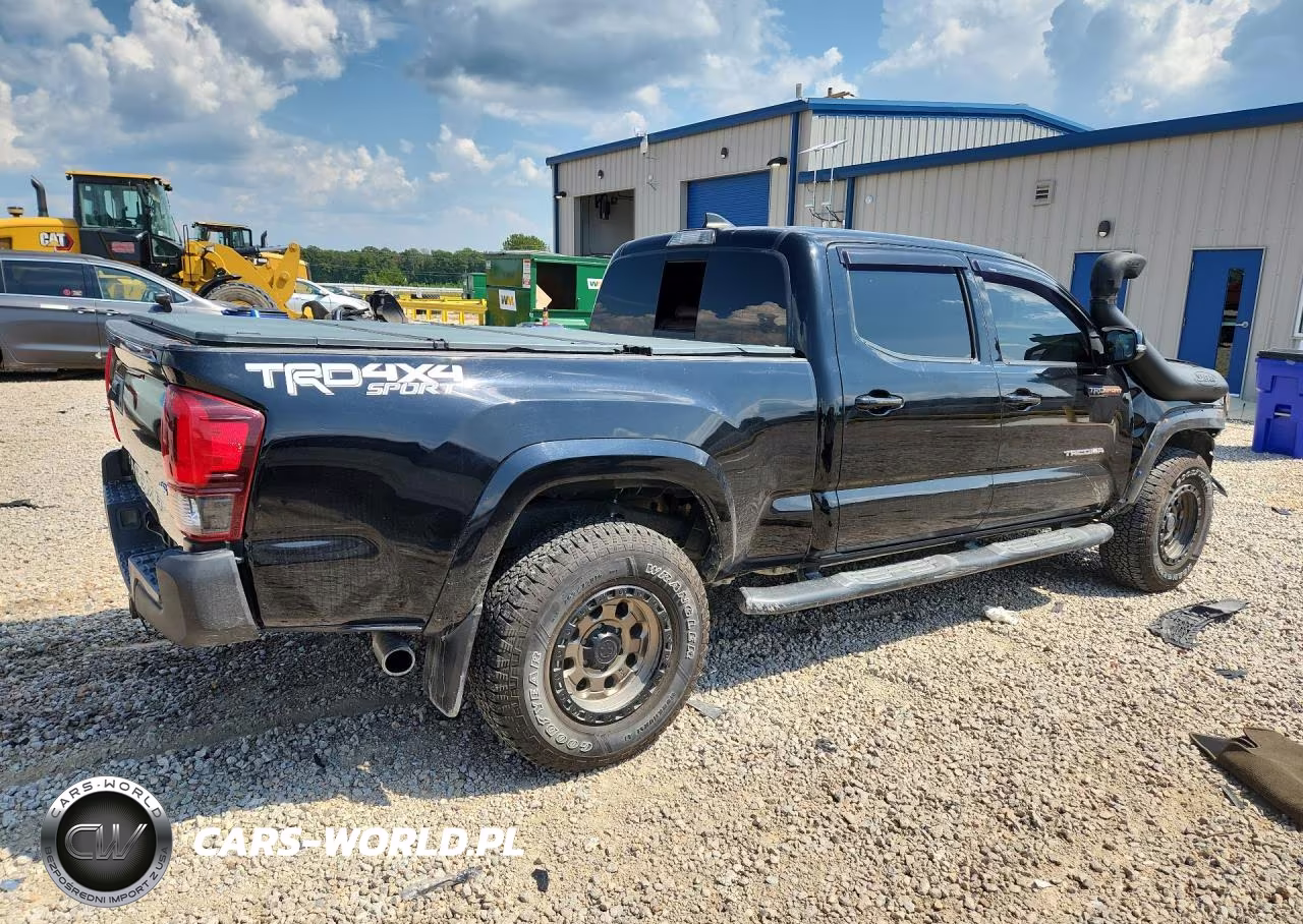 2018 Toyota Tacoma Trd Sport VIN:3TMDZ5BN2JM054587 - 3