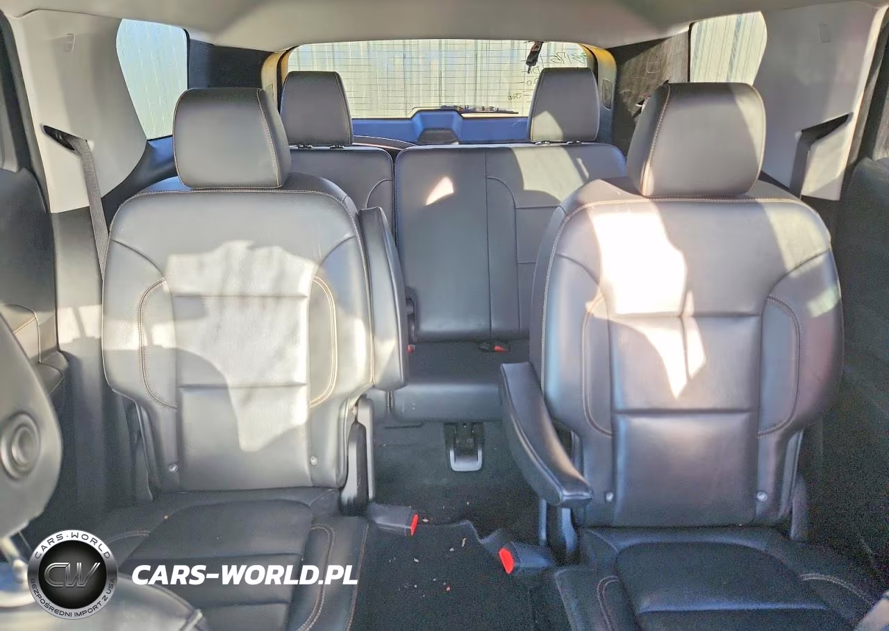 2019 Chevrolet Traverse Premier VIN:1GNERKKW6KJ230462 - 10