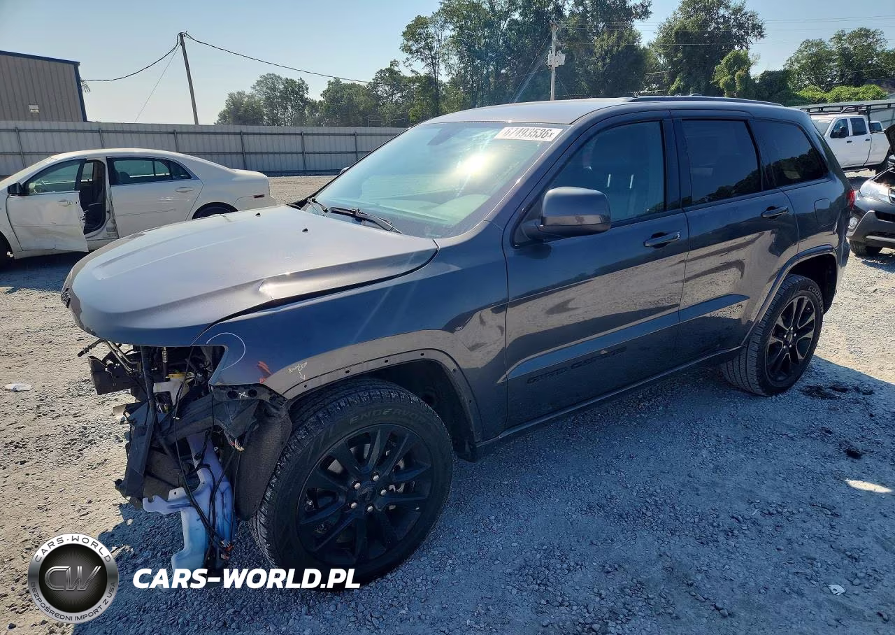 2018 Jeep Grand Cherokee Laredo VIN:1C4RJFAG3JC305446 - 1