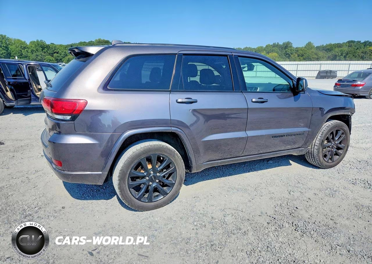 2018 Jeep Grand Cherokee Laredo VIN:1C4RJFAG3JC305446 - 3