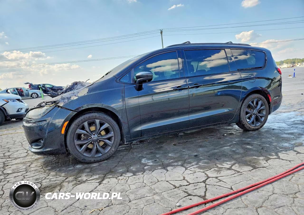 2018 Chrysler Pacifica Touring L Plus VIN:2C4RC1EG6JR204240 - 1
