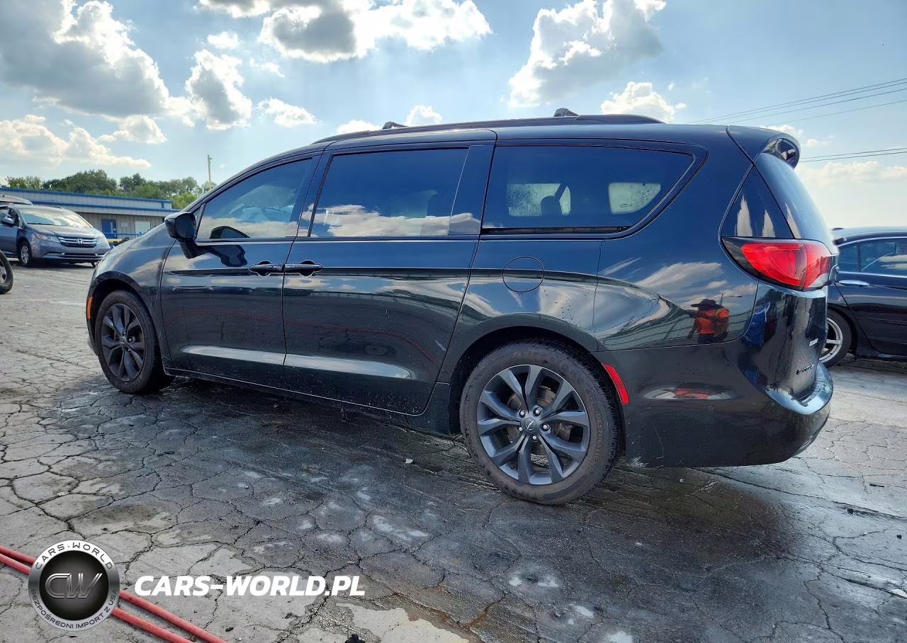 2018 Chrysler Pacifica Touring L Plus VIN:2C4RC1EG6JR204240 - 2