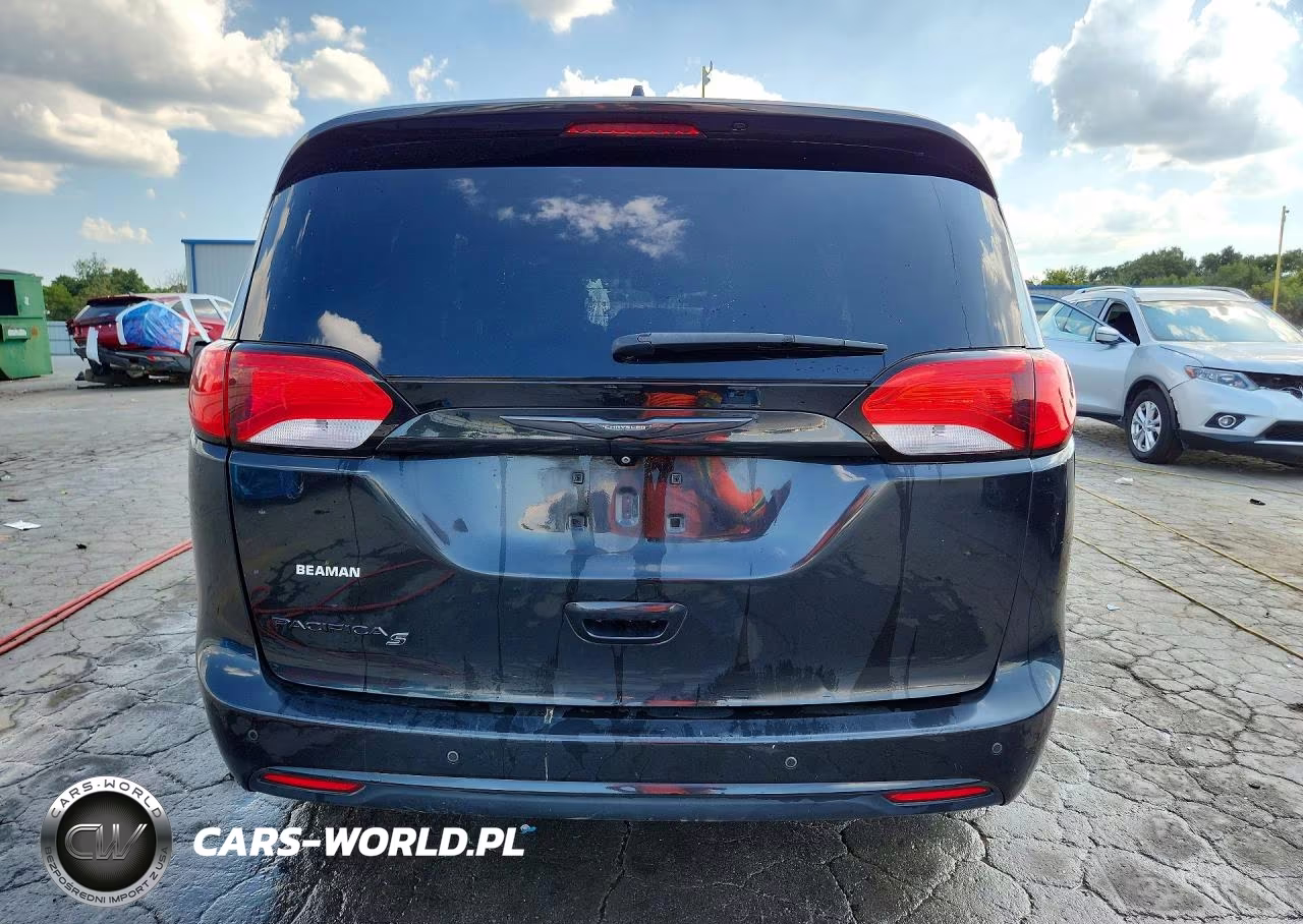 2018 Chrysler Pacifica Touring L Plus VIN:2C4RC1EG6JR204240 - 6