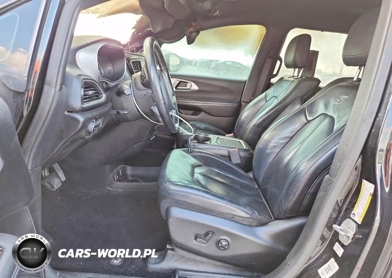2018 Chrysler Pacifica Touring L Plus VIN:2C4RC1EG6JR204240 - 7