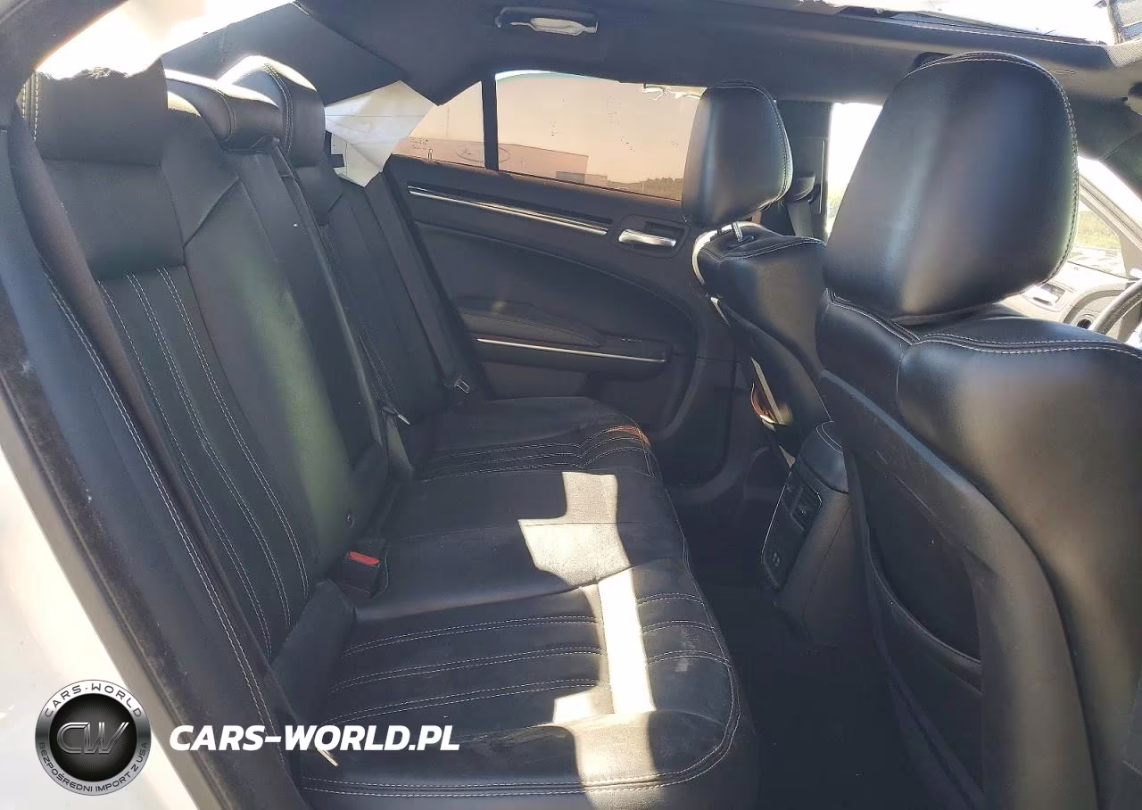 2022 Chrysler 300 S VIN:2C3CCABTXNH121143 - 10