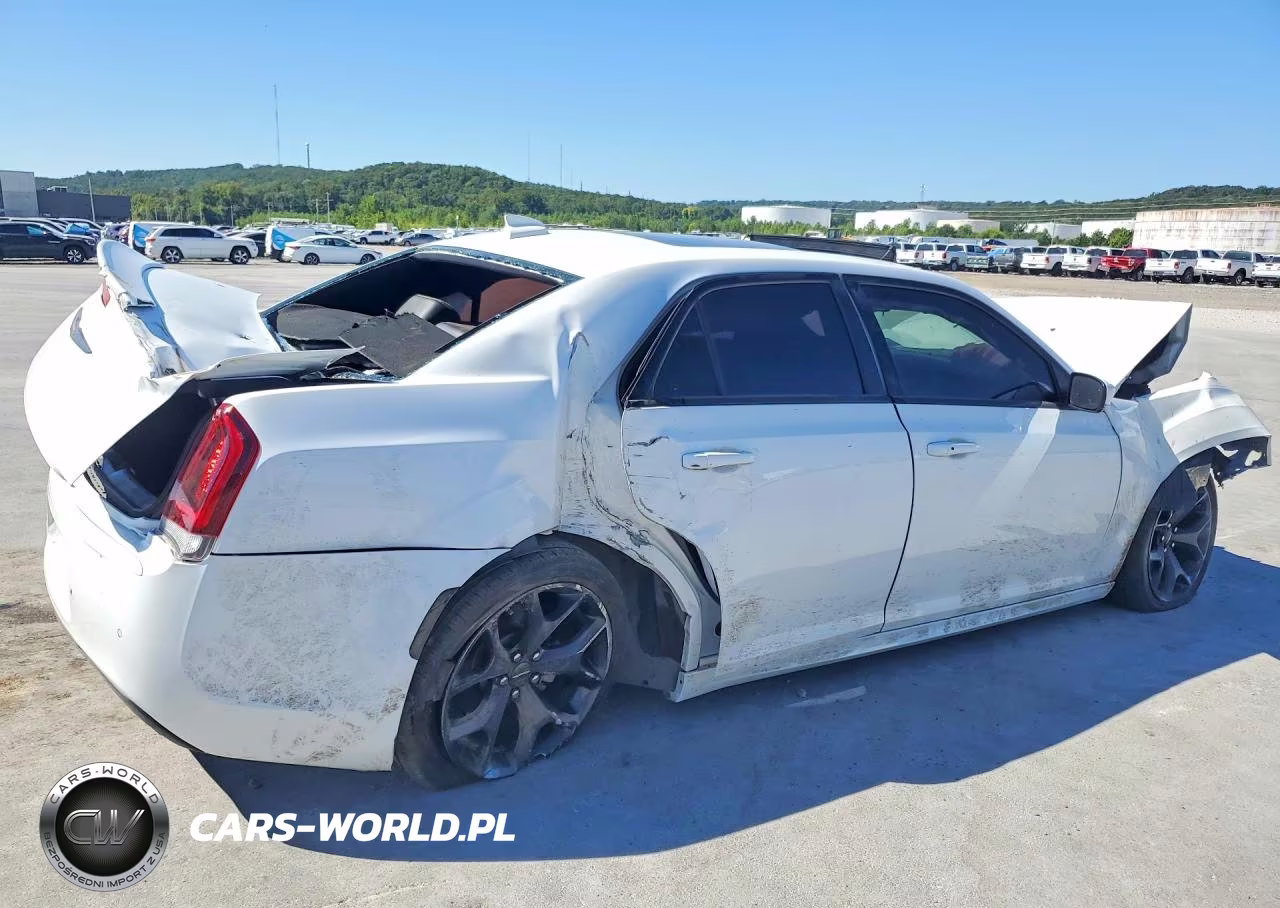2022 Chrysler 300 S VIN:2C3CCABTXNH121143 - 3