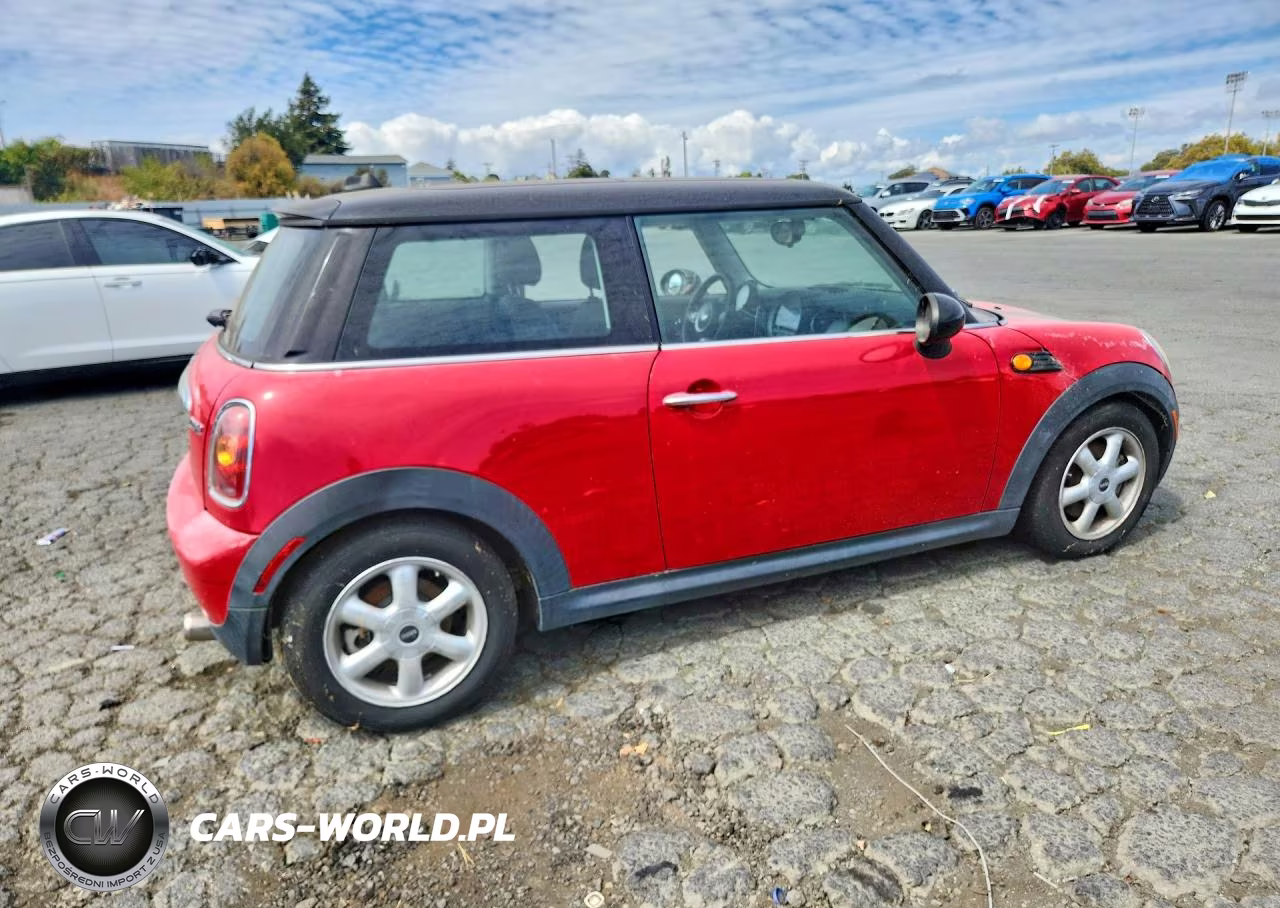 2010 Mini Cooper VIN:WMWMF3C5XATZ62361 - 3